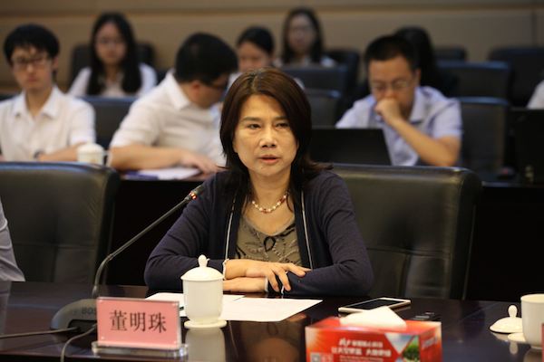 边走边思 ： 董小姐要习惯没有掌声只有骂声