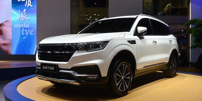 众泰首发大型SUV-T700，采用悬浮式车顶