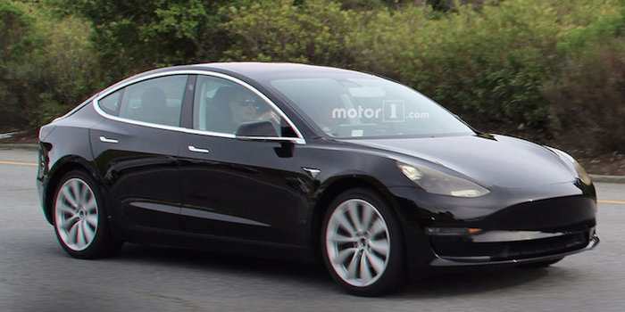 曝特斯拉Model 3用户界面渲染图 售价24万起