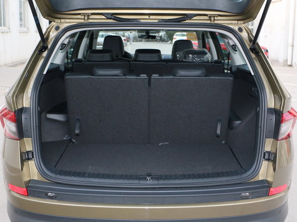 斯柯达  TSI330 后备箱
