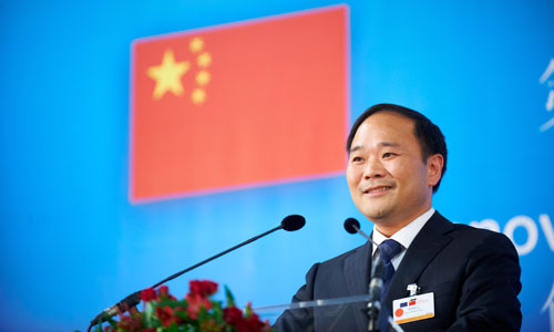 李书福斥资90亿成戴姆勒最大股东 26日赴德谈判