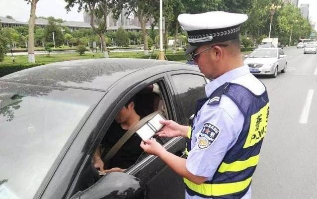 这些交通违法行为都是按扣12分处理