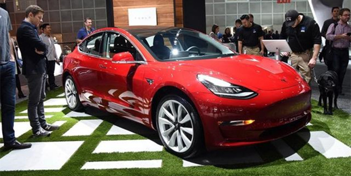 将推红色内饰 特斯拉Model 3 Performance版