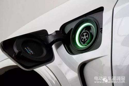 技术落后制约行业发展 新能源汽车难题如何破解？
