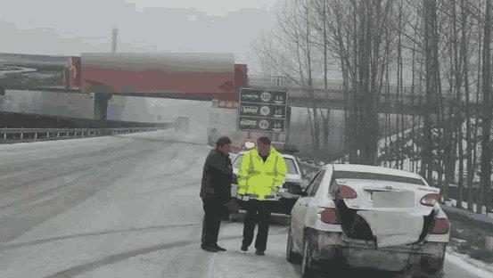 跑高速遇前面车急刹车咋办？