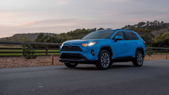 变身硬派越野车SUV 新一代RAV4明年国产