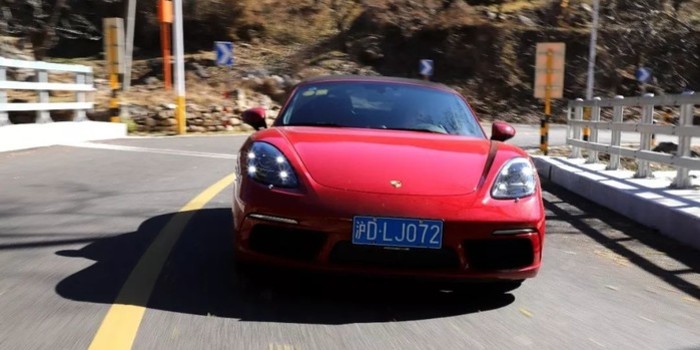 试驾保时捷718 Boxster S 真香！