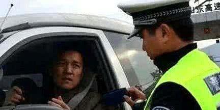 交警提示 双闪新规已正式实行 再这样一律扣3分
