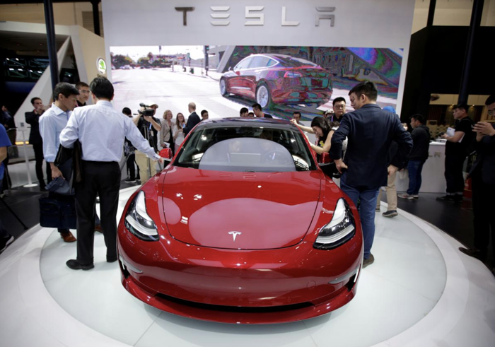 特斯拉Model 3年底库存超三千辆 马斯克“卖车”