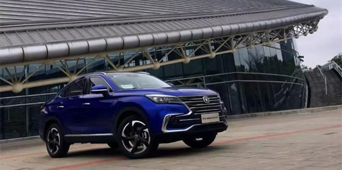 试驾长安CS85 用浪漫形容的一台轿跑SUV