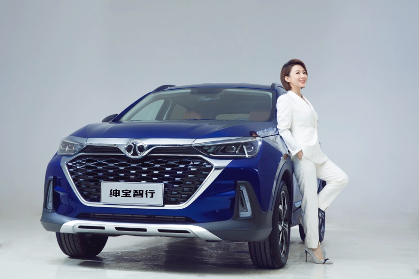 女神驾到 “九球天后”潘晓婷挑战最贵停车位
