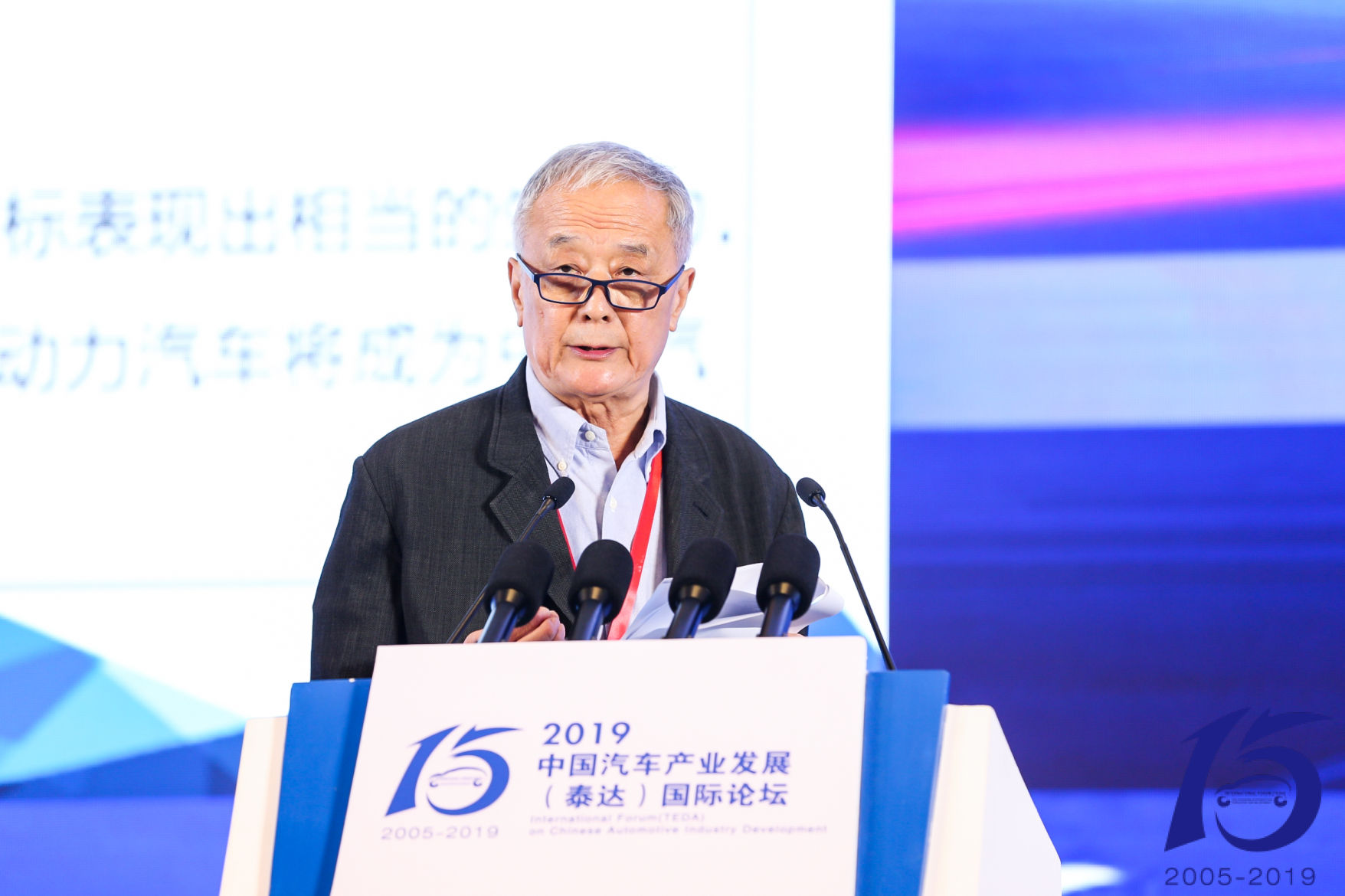 李万里：产业政策大变身，市场要兼顾新旧与内外