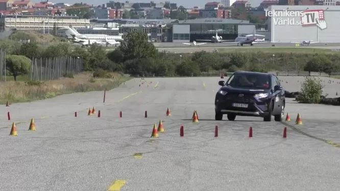 外媒测全新丰田RAV4 差点翻车不推荐购买