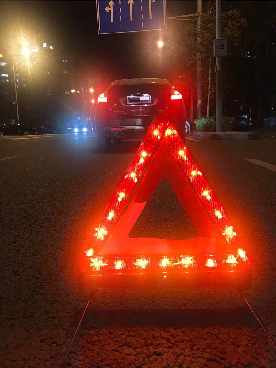 高德发布智能三角警告牌 有效避免二次碰撞