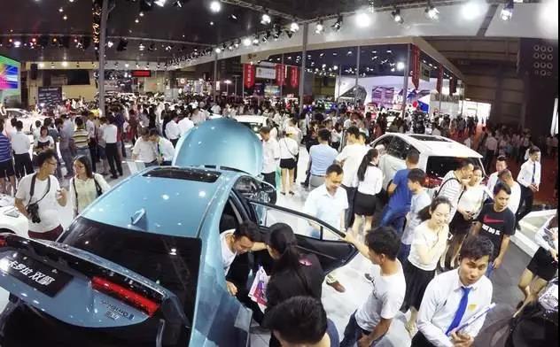 发改委：破除汽车消费限制，放宽或取消限购
