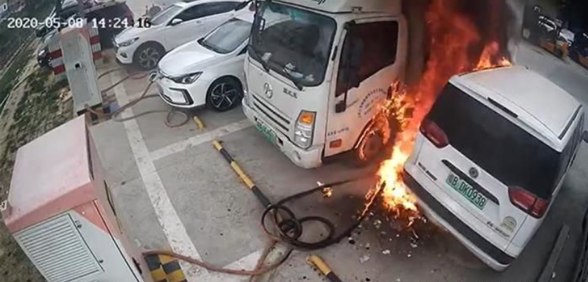 新能源汽车自燃事故频发 让行业警钟长鸣