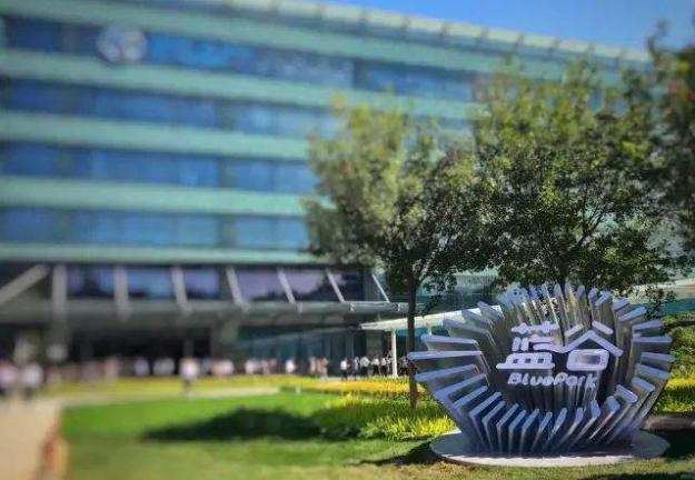北汽蓝谷面临资金缺口 推何章翔暂替马仿列