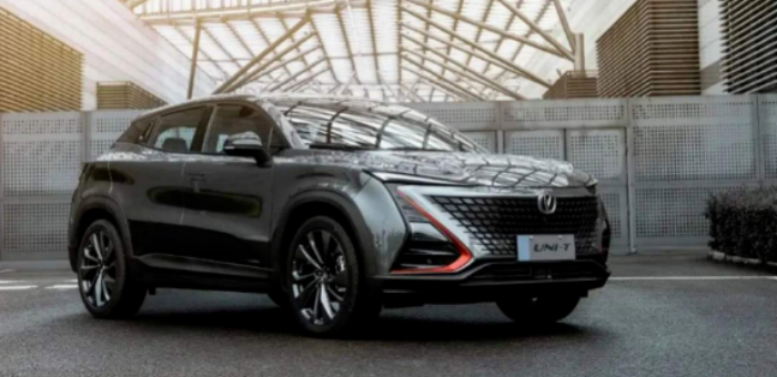 14万预算买SUV 选长安UNI-T还是领克02