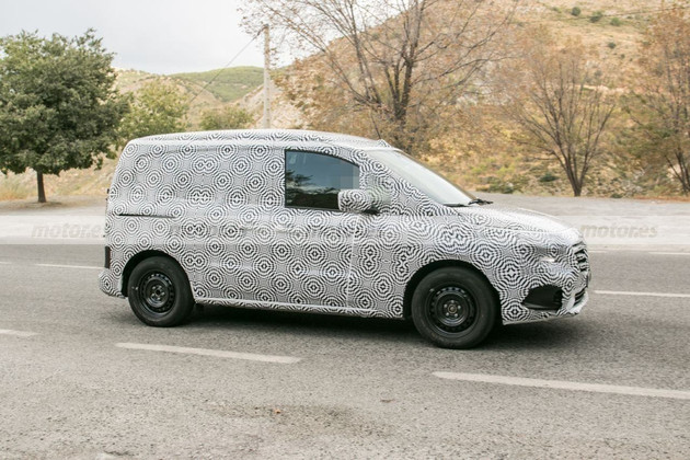 奔驰将推全新MPV T-Class谍照曝光最快2022年投产