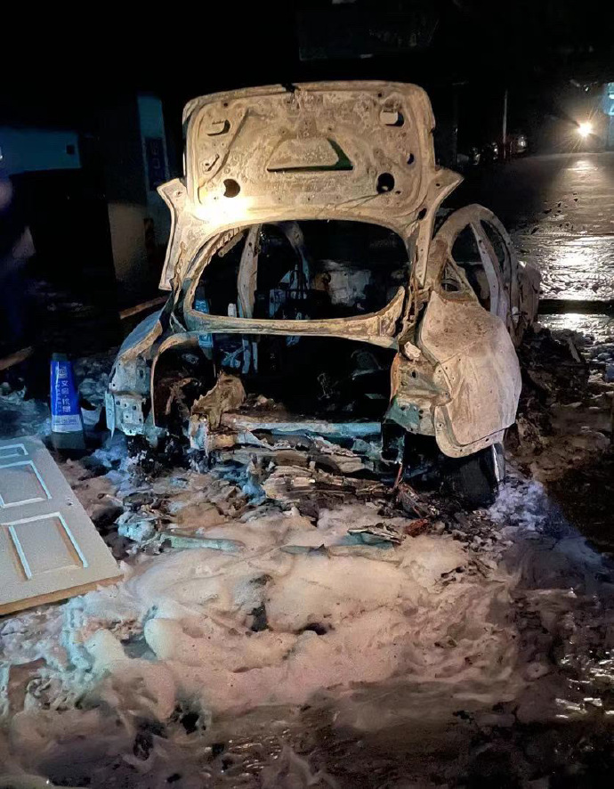 上海一Model 3起火爆炸 特斯拉仍“甩锅”