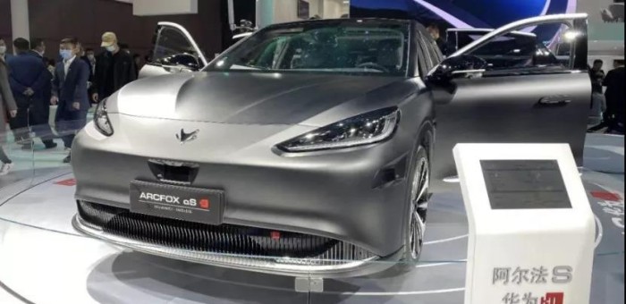 同是华为造车概念企业 ARCFOX极狐和赛力斯区别是？