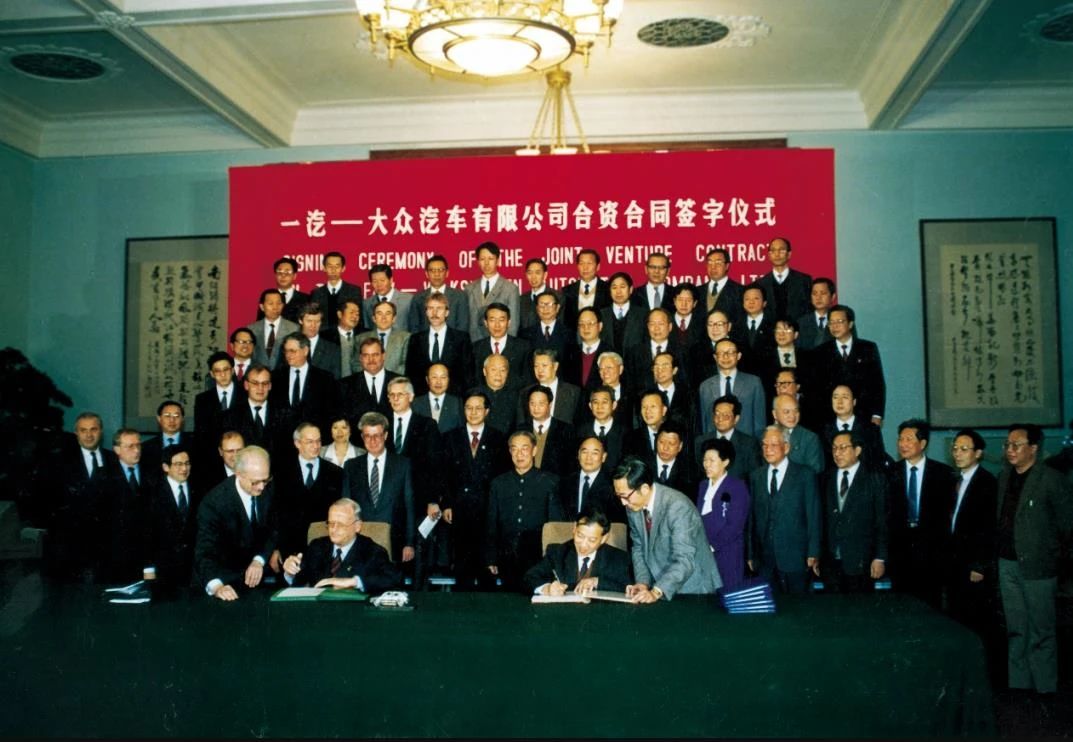 30岁庆生喊出“我爱你”，一汽-大众电动化先行