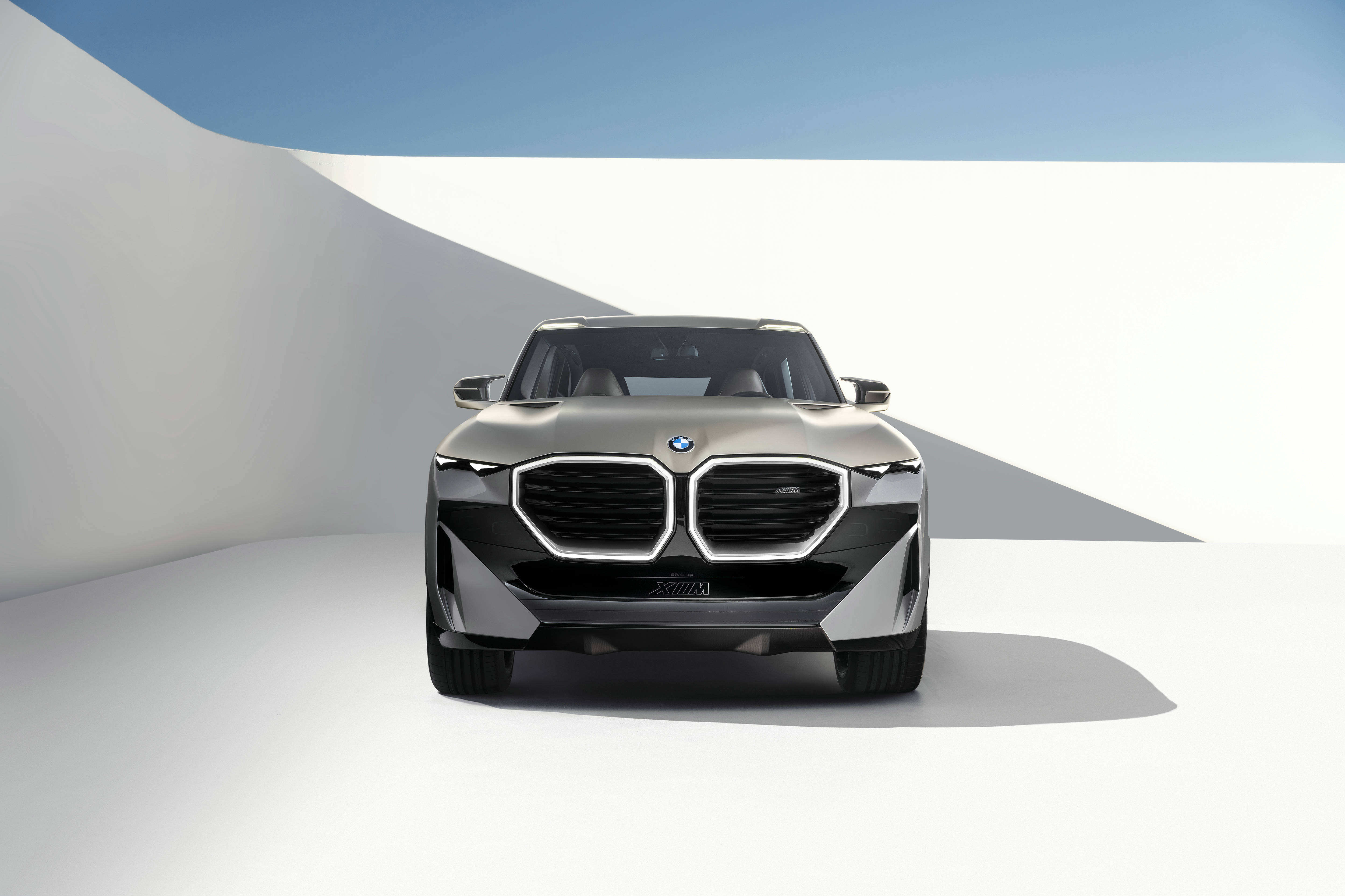 插电式混动车型BMW XM概念车全球首次亮相