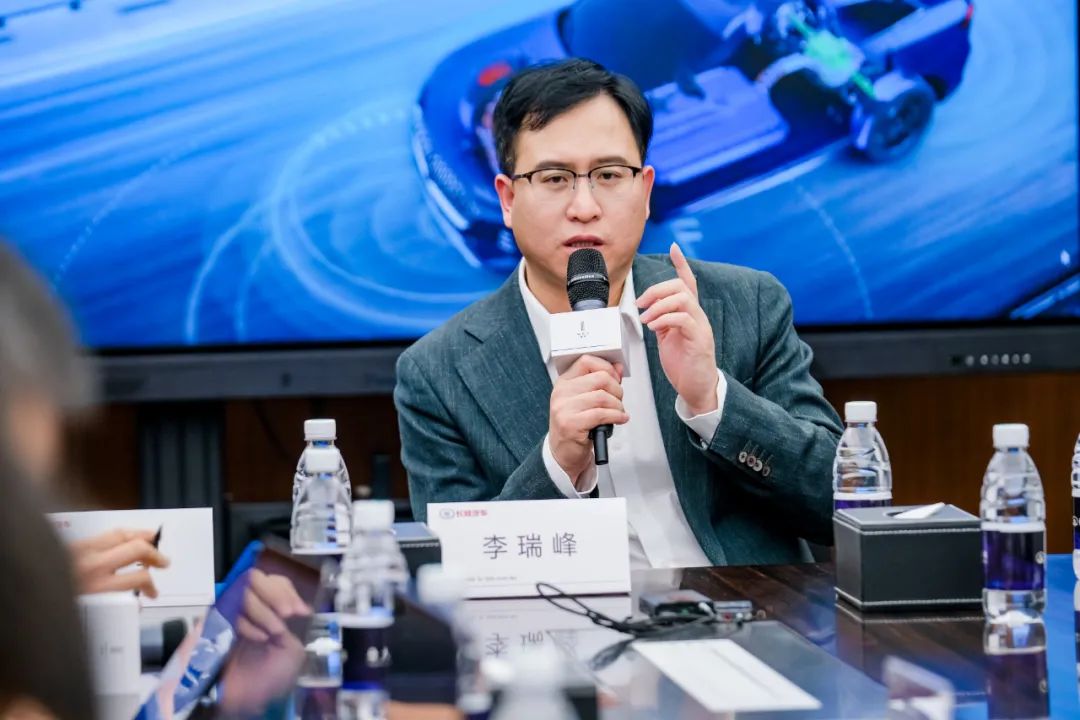 魏牌彻底向新能源转型，长城400万辆目标开拔
