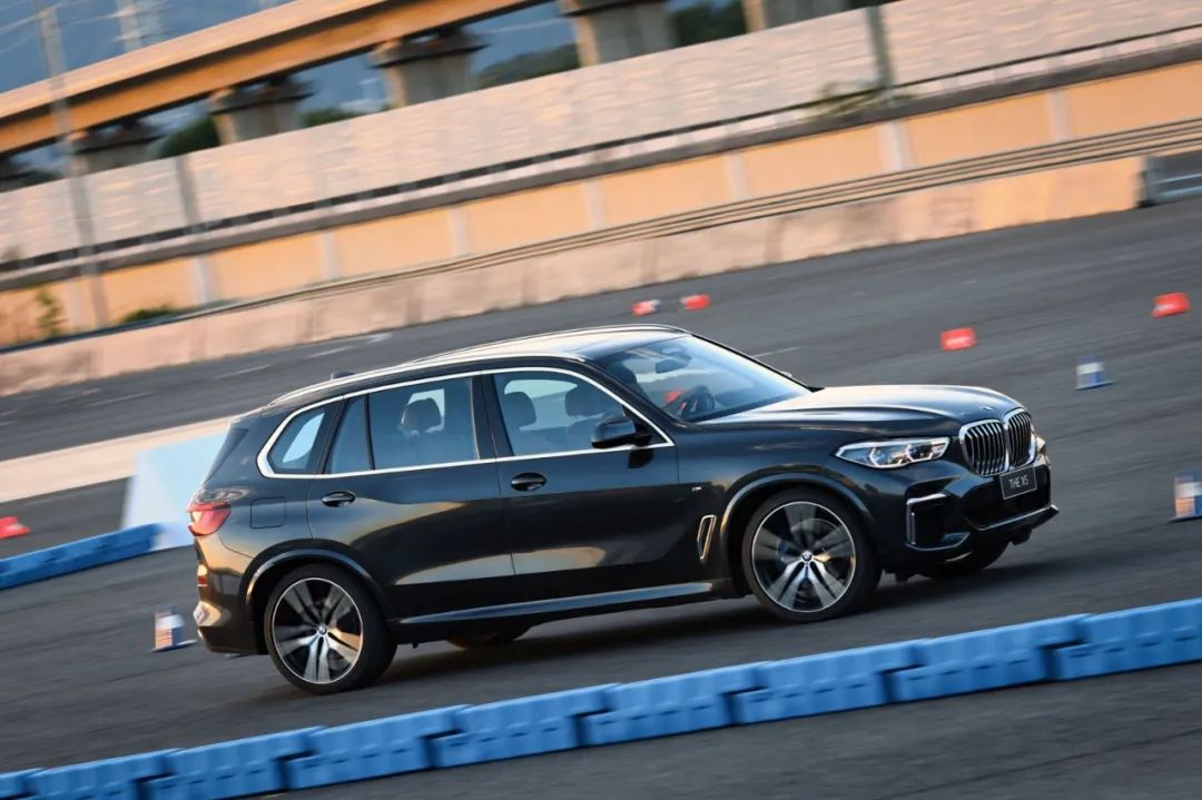 全新宝马X5订单破万 豪华中大型SUV“的终极答案”