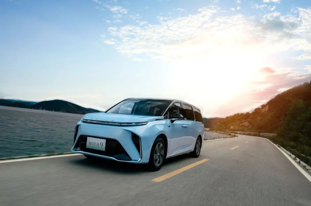 首个交付的大型纯电MPV—上汽大通MIFA 9