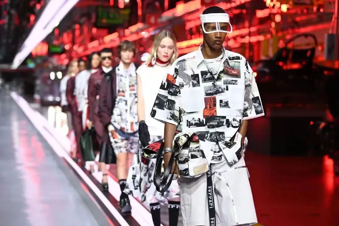 卖服装开商城，车企周边终成“泛文化”？