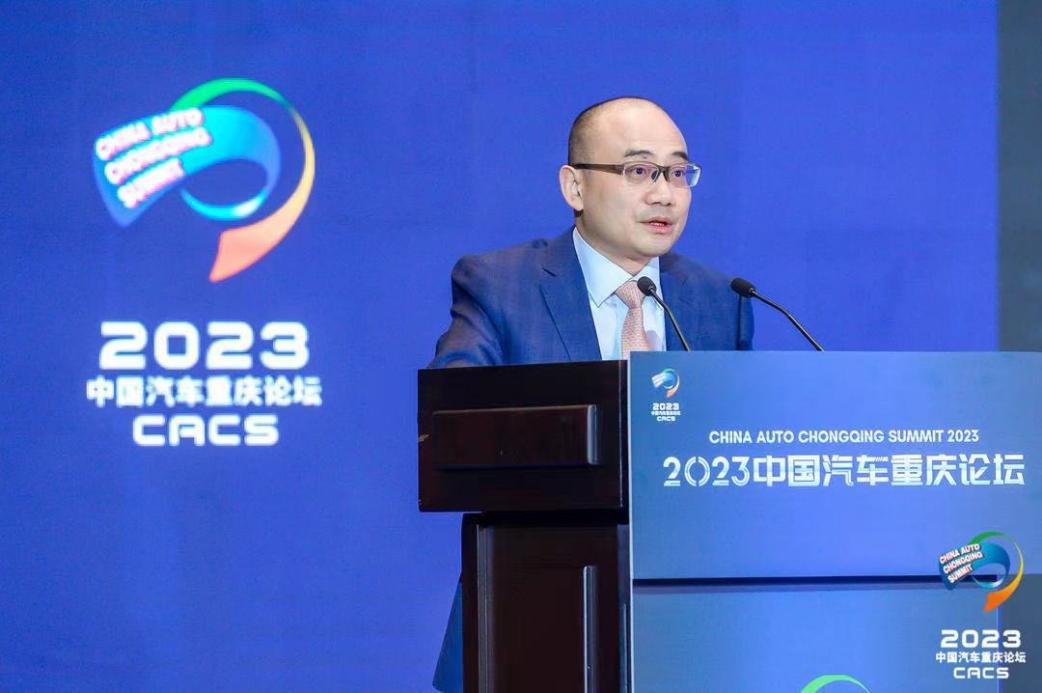 上汽杨晓东：车企应该在智能化方面补“脑” 