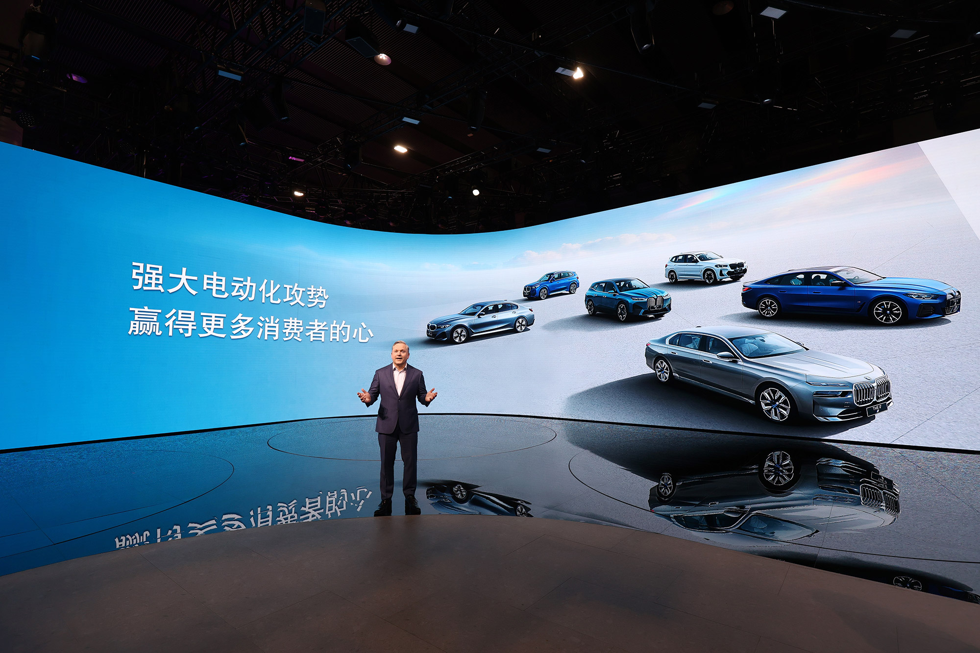 全新BMW 5系长轴距版广州车展全球首发