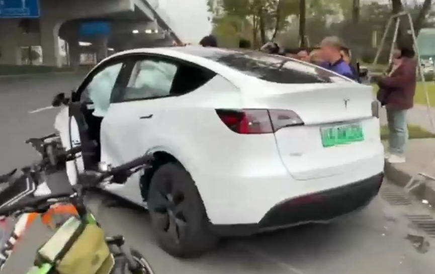 特斯拉前脚二审胜诉，后脚“贴地飞行”连撞11车