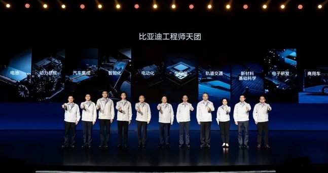 智能化砸1000亿，比亚迪下半场领先靠“璇玑”