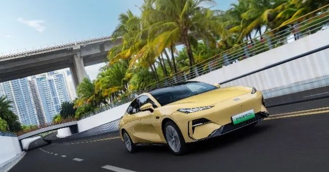 银河与领克各推3款车，吉利打响2024“反击战”