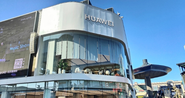 探店 | 试驾都要排队半个月？理想MEGA终端订单已爆棚