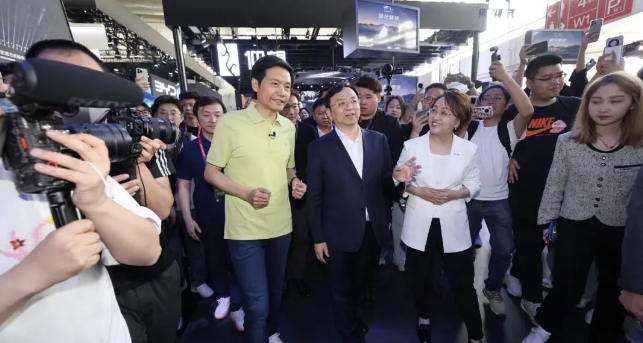 北京车展成小米秀场，泼天流量下谁又在“闻风而动”？