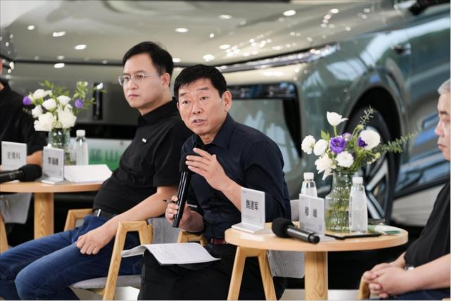 追着“灵魂”跑的魏建军，这次真的急了