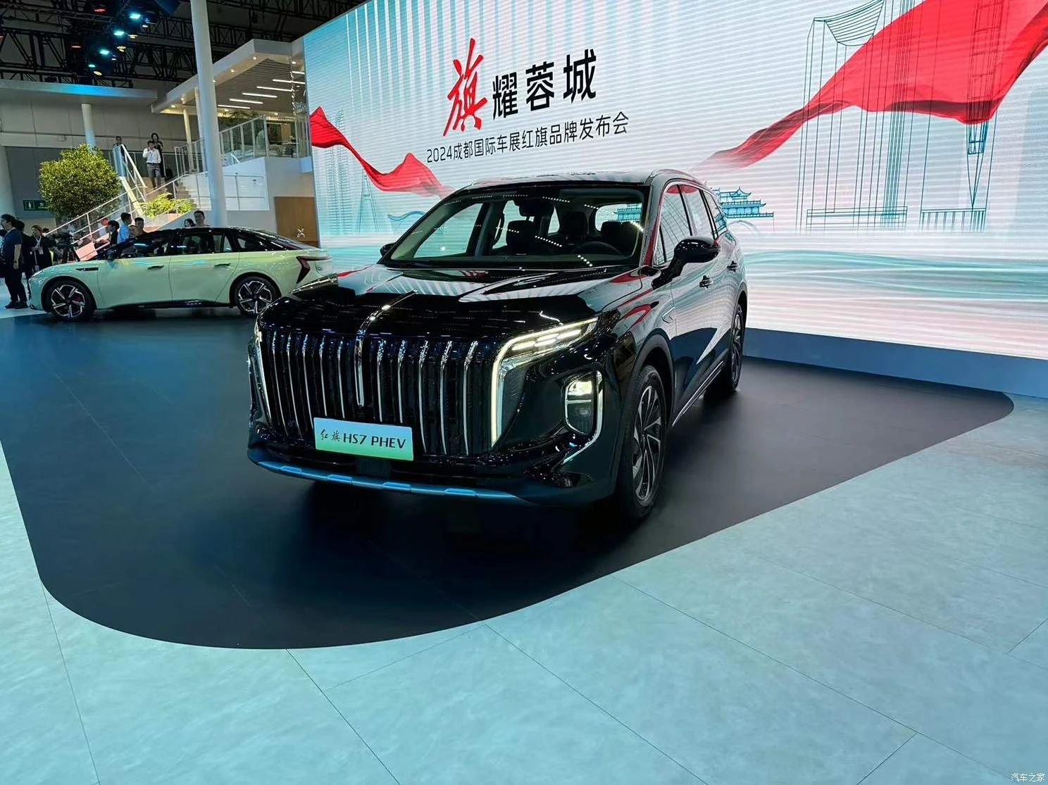 HS7 PHEV上市售价31.58万起，红旗点亮“超混”版图
