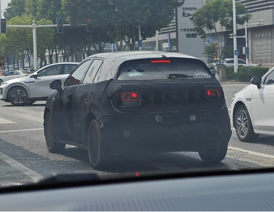 蔚来萤火虫内饰谍照曝光